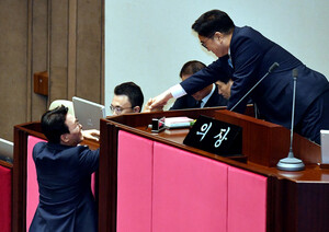 [포토] 우원식 의장과 악수하는 김민석 후보자
