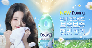 다우니 ‘실내건조 섬유유연제’ 업그레이드… 장원영 모델…