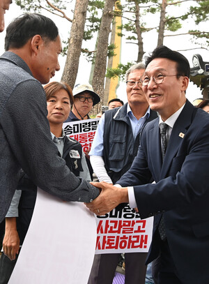 [포토] 취임 첫 일정 농민단체 방문하는 김민석 국무총…
