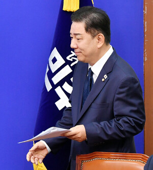 [포토] 최고위 들어서는 김병기