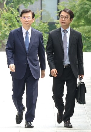 [포토] 내란특검 조사… 출석하는 박종준 전 경호처장
