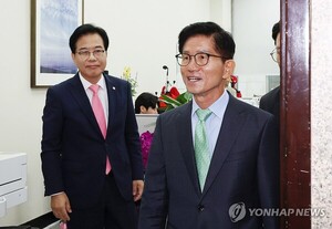 김문수 “국힘 전대, 나간다 안 나간다 말할 위치 아냐…