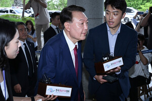 [포토] 내란특검 2차 출석하는 윤석열 전 대통령