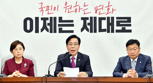 [포토] 원내대책회의 발언하는 송언석