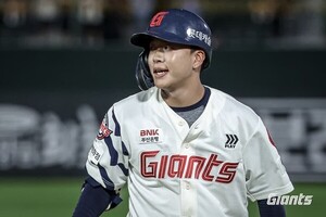 [야구] <b>롯데</b>, 두산에 짜릿한 역전승… <b>이호준</b> 연장 11회 <b>끝내기</b>