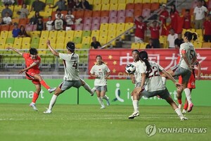 [축구] 한국 여자 대표, 동아시안컵 1차전서 중국과 2-2 비겨… <b>지소연</b>...
