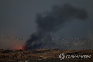 연기 피어오르는 가자지구
