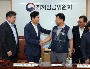 최저임금 1만 320원 확정… 17년 만의 노사공 합의…