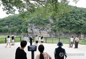 ‘세계유산’ 반구대 암각화 관람하는 시민