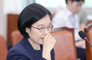[포토] 질의 받는 한성숙 장관 후보자
