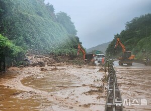 진주 집현 장흥교차로 산사태 발생