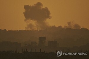 가자지구서 피어오르는 폭발 연기