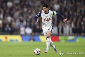 [축구] 손흥민, 3부리그팀 상대로 침묵… <b>양민혁</b>은 <b>토트넘</b> 1군 첫선