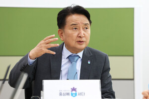 김영환 충북지사 “충북형 돔구장 가질 것”