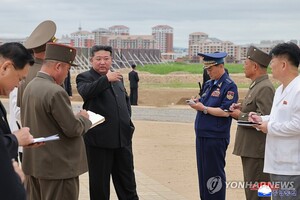 북한 김정은, 신의주 온실농장·제방공사 현장 시찰