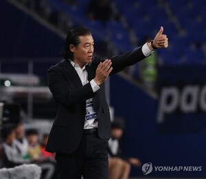 [축구] '경질 통보' 울산 <b>김판곤 감독</b> "예의는 물론 행정적으로도 문제...