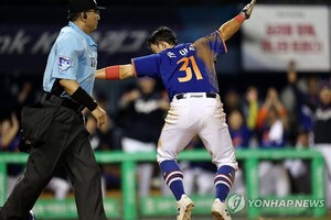 [야구] 한화 <b>손아섭</b> '재치 있는 <b>슬라이딩</b>으로 득점' … "몸이 먼저 반응...