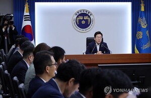 李대통령 "온실가스 감축 과정서 <b>전기요금 인상 불가피</b>"