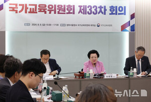 국교위 위원 6명 줄사퇴… "이배용 파문으로 반<b>교육</b>적 부패 기관 전락"