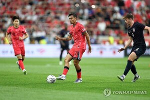 [축구] '혼혈 태극전사' <b>카스트로프</b>, 미국 상대로 무난한 A매치 데뷔