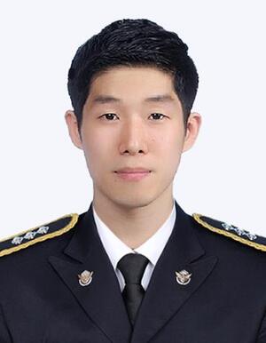 인천 갯벌서 고립자에 생명조끼 건네고 실종 해경 '순직'