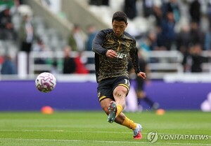 [축구] '<b>황희찬</b> 골<b>침묵</b>' <b>울버햄프턴</b>, 박승수 결장한 뉴캐슬에 0-1 패배