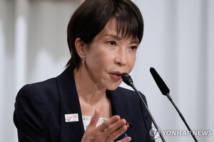 다카이치 "<b>야스쿠니</b> 참배, 상황 따라 적절히 판단"… 신중 발언 눈길
