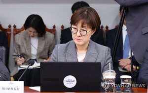 연일 제기되는 <b>김현지</b> <b>논란</b>… 민주 "野, 스토커 수준"