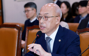 [포토] <b>조원철 법제처장</b>, <b>국감</b> 답변