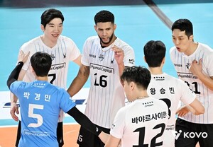 [배구] '<b>레오 트리플크라운</b>' <b>현대캐피탈</b>, 삼성화재 제압… 개막 2연승