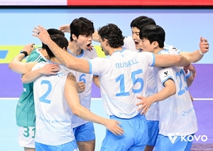 [배구] '정지석＋<b>러셀</b> 30점' <b>대한항공</b>, <b>삼성화재</b> 3-0 제압… 선두 도약