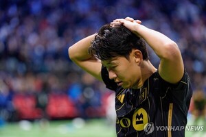 [축구] <b>손흥민</b> "실망스러운 시즌…내년엔 우승!"