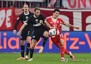 [축구] <b>김민재</b>, 동점골 <b>기여</b>… <b>뮌헨</b>, 장크트 파울리에 3-1 역전승