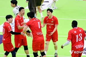 [배구] '<b>베논</b> 37점' <b>한국전력</b>, OK에 역전승… GS칼텍스는 3위로 도약