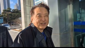 <b>뇌물수수 의혹</b> <b>김영환</b> 충북지사, 경찰 2차 출석… "사실대로 말할 것"