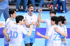 [배구] 대한항공, 한국전력에 설욕하고 선두 탈환... 정지석+러셀 41점 - 뉴스 썸네일 이미지