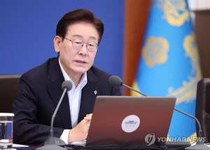 李대통령 "호남 투자 많은 건 사실… 누적 투자량은 <b>조족지혈</b>"(종합)