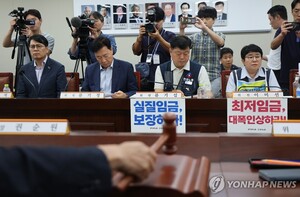 내년 최저임금 결정 임박… 노동계 1만770원 vs 경영계 1만640원