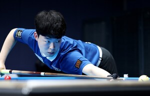 [<b>당구</b>] '신성' 김영원, 스승 해커 꺾고 에스와이 챔피언십 16강 진출