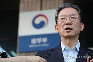 정성호 법무장관 사표 제출… 이 대통령 "후속 인사 때까지 맡은 바 다해달라"