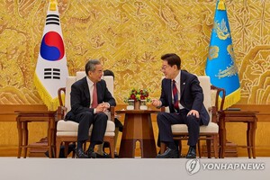 [천지일보 이슈종합] 李-왕이 <b>회동</b>·트럼프 김정은·김여정 대남 비난·...
