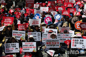 [2027예산] <b>공무원</b> 월급 3.9% 오른다… 9급 초임 300만원