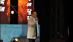 가수 무대 끊고 <b>김민석 등장</b>… 순창장류축제 파행 논란