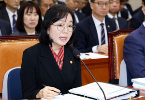 [포토] 질의 답변하는 송경희 개인정보호위원장