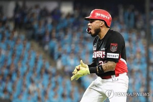 [야구] <b>KIA</b>, 삼성 꺾고 <b>PO 1차전 승리</b>… 카스트로·한준수 홈런포
